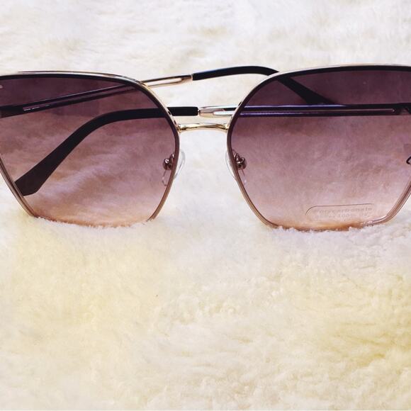 Monica Clear Light Purple Geometric Sunglasses - Picture 2 of 11